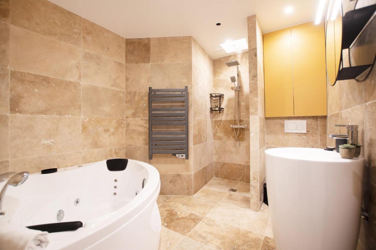 Guestready - Studio With Jacuzzi In The 10 Th Daire Paris Dış mekan fotoğraf